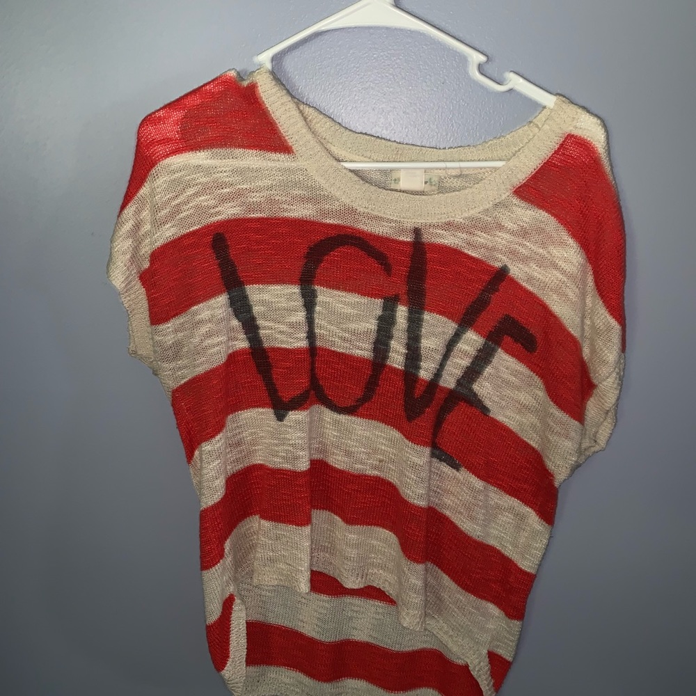 Cute shirt that says LOVE